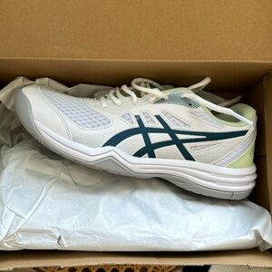 ASICS women court shoes NWT size 8